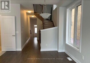 1103 Thompson Dr in Oshawa, ON - Building Photo - Building Photo