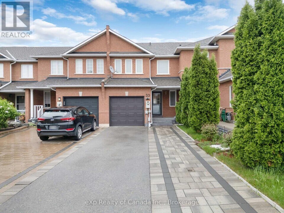 33 Piazza Crescent in Vaughan, ON - Building Photo