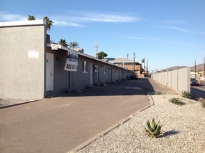 The Oasis in Phoenix, AZ - Building Photo - Building Photo