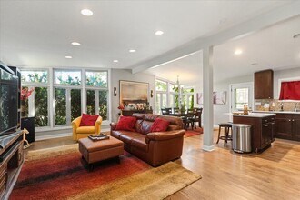 747 Leclaire Ave in Wilmette, IL - Building Photo - Building Photo
