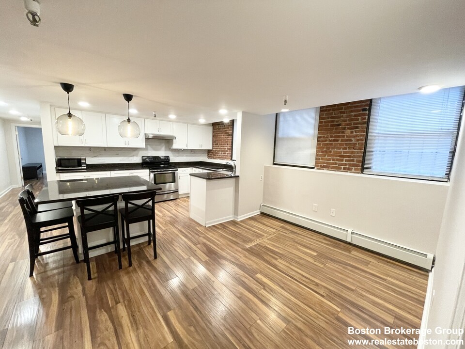 45 Hemenway St, Unit 26 in Boston, MA - Building Photo