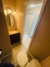 19 Oak Ridge Dr in Windsor Locks, CT - Foto de edificio - Building Photo