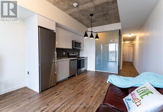 7-207 Erie Ave in Brantford, ON - Building Photo - Building Photo