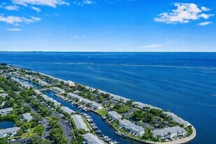 5245 Coquina Key Dr SE in St. Petersburg, FL - Building Photo