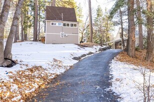 33275 Wild Rose Dr in Green Valley Lake, CA - Building Photo