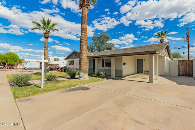 6907 E Portland St in Scottsdale, AZ - Building Photo - Building Photo