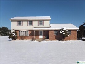 1207 Kressler Rd in Allentown, PA - Building Photo