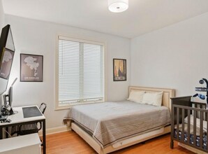 2442 N Southport Ave, Unit 2N in Chicago, IL - Building Photo - Building Photo