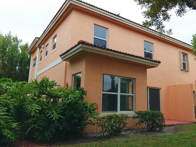 701 Talia Cir in Palm Springs, FL - Building Photo - Building Photo