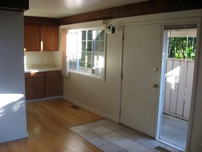 6780 SW Canyon Ter in Portland, OR - Building Photo - Building Photo