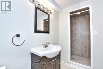 25 Endfield Ave in Hamilton, ON - Building Photo - Building Photo