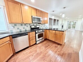 134a 25th Ave E in Seattle, WA - Building Photo - Building Photo