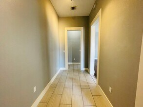 1818 E Houston St in San Antonio, TX - Building Photo - Building Photo