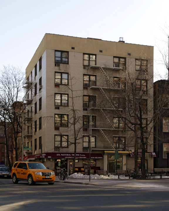 202-204 Avenue Of The Americas in New York, NY - Building Photo