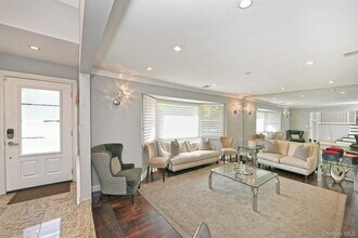 2 Cherrywood Ln in Port Washington, NY - Building Photo - Building Photo