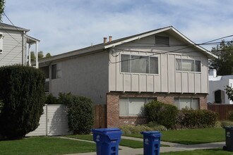 1611 Santa Clara Ave in Alameda, CA - Building Photo - Building Photo