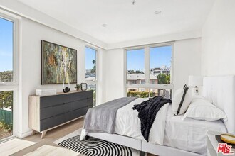 1463 1/2 S Beverly Dr in Los Angeles, CA - Building Photo - Building Photo