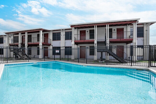 Aviator Apartments in Kingsville, TX - Building Photo - Building Photo