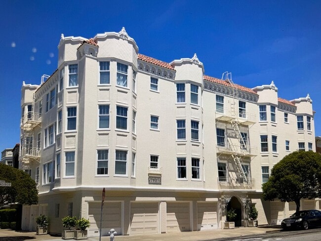 The Franciscan Apartments - Prime Marina one block from Chestnut