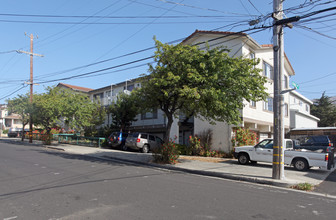 324 Pine Ave in South San Francisco, CA - Building Photo - Building Photo