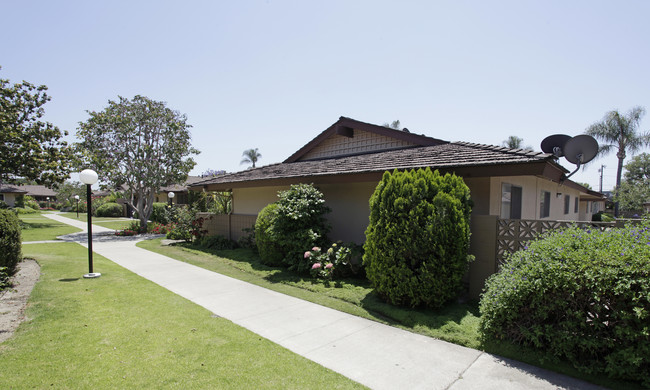 Coco Palms Apartments in Fullerton, CA - Building Photo - Building Photo