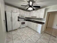 2136 NE Rustic Pl in Jensen Beach, FL - Foto de edificio - Building Photo