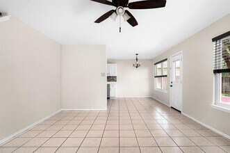 4500 Kalama Dr in Austin, TX - Building Photo - Building Photo
