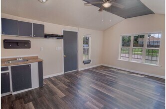 231 Cactus-Unit -231 Cactus St B in San Antonio, TX - Foto de edificio - Building Photo