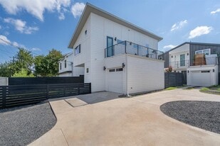1419 Montopolis Dr in Austin, TX - Building Photo