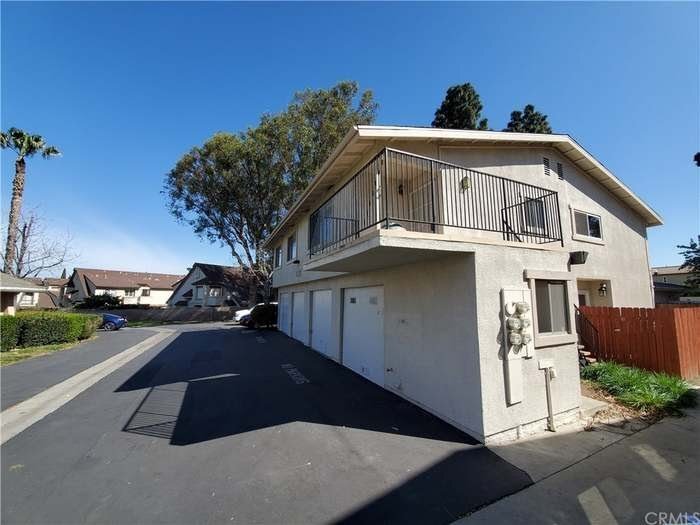 1186 Border Ave, Unit Corona Condo in Corona, CA - Foto de edificio