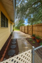 6945 Hibiscus Ave S in South Pasadena, FL - Building Photo