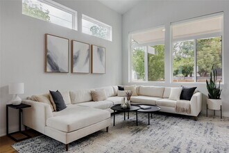 1401 Holly St in Austin, TX - Building Photo - Building Photo