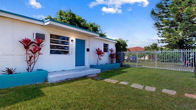 21560 SW 122nd Ave in Miami, FL - Building Photo - Building Photo