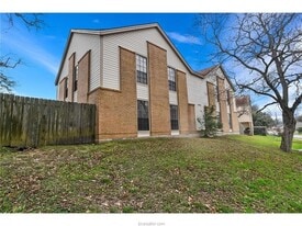 1020 Autumn Cir, Unit C in College Station, TX - Building Photo