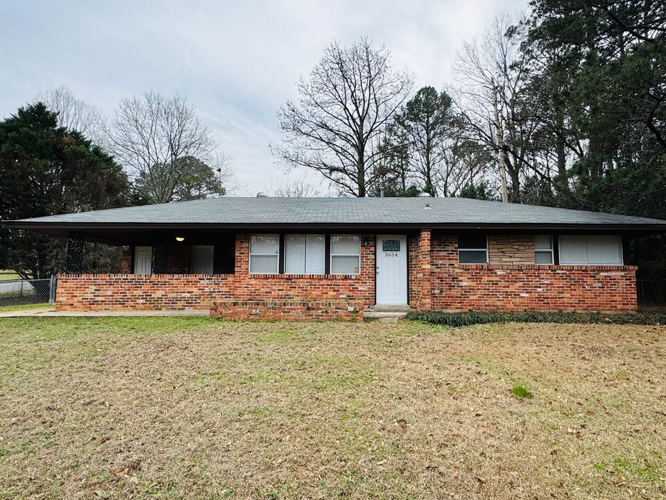 3654 Pleasant Ridge Rd in Montgomery, AL - Building Photo