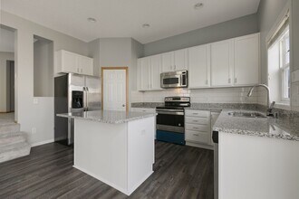 5030 Fountain Ln N in Plymouth, MN - Building Photo - Building Photo