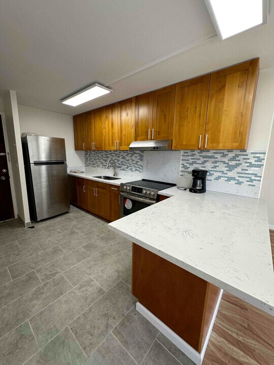 737 Olokele Ave in Honolulu, HI - Building Photo