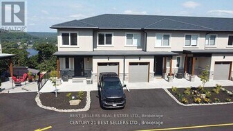 17-17 Horizon Ln. in Huntsville, ON - Building Photo