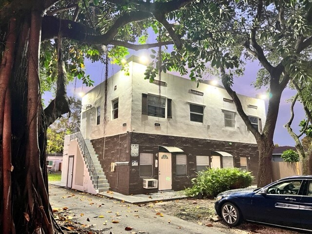 2205 Roosevelt St in Hollywood, FL - Building Photo