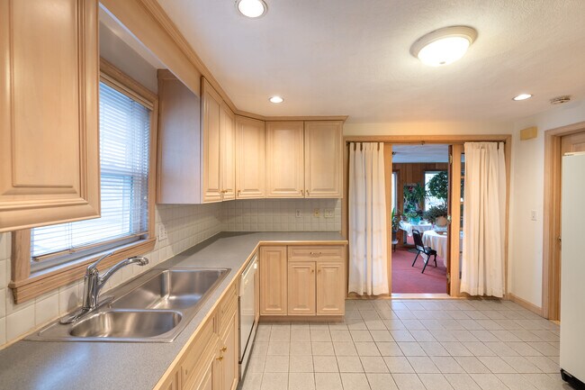 97 White St, Unit 2 in Belmont, MA - Building Photo - Building Photo