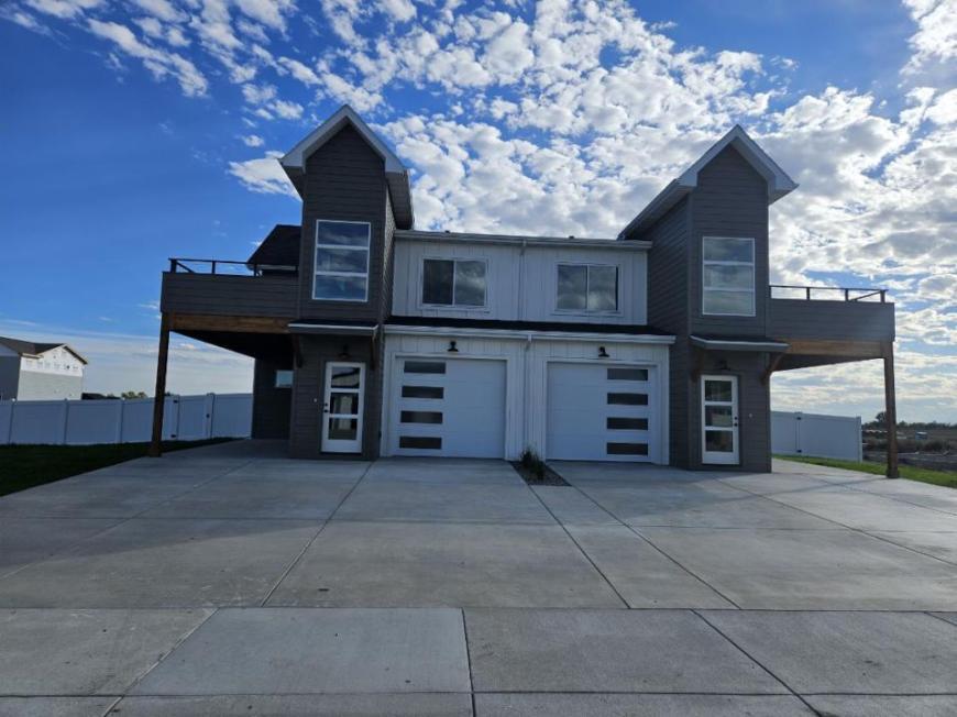 5916 Little River Loop in Billings, MT - Foto de edificio