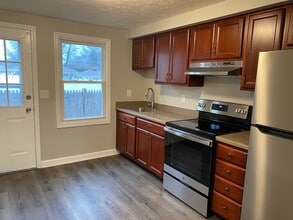 30 Clayton St, Unit Unit F in Springfield, MA - Foto de edificio - Building Photo