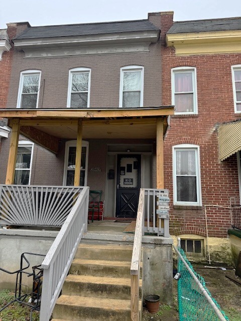 property at 2843 W Garrison Ave