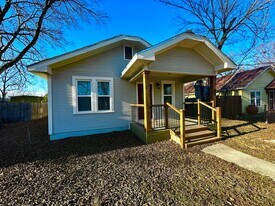 213 Palmer St in Kerrville, TX - Building Photo