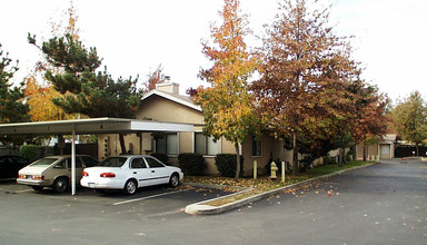 Country Lane Apartments in Citrus Heights, CA - Foto de edificio - Building Photo