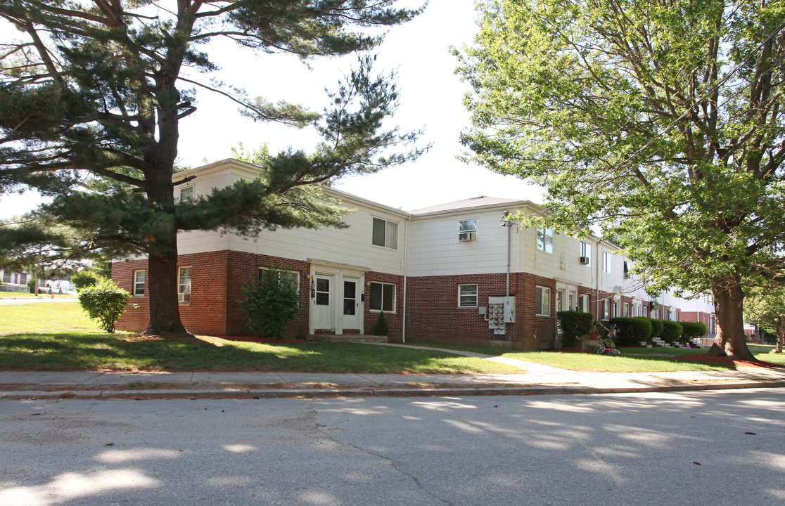 Londonberry Gardens Apartments in New London, CT - Building Photo