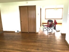 10350 Milford St, Unit 2E in Westchester, IL - Foto de edificio - Building Photo