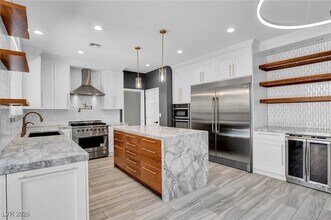 9704 Cameo Rose Ln in Las Vegas, NV - Foto de edificio - Building Photo