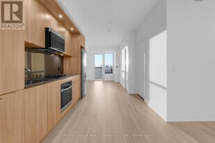 60 Central Park Roadway in Toronto, ON - Building Photo