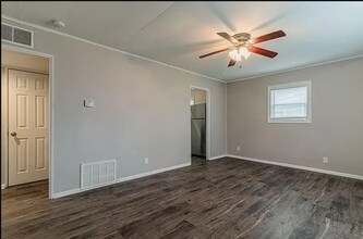 1401 Laurel Dr in Urbana, IL - Building Photo - Building Photo